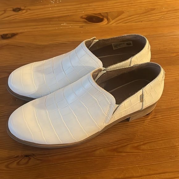 TOMS Women's Shaye Low Croc Embossed Leather Booties - Size 7 - Picture 4 of 11